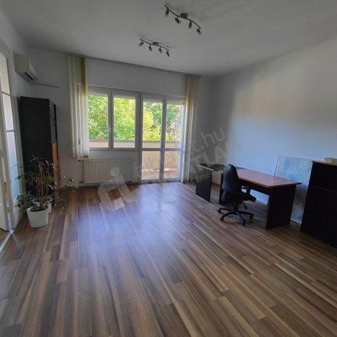 Kiadó téglalakás, albérlet, XII. kerületben, Monda utcában