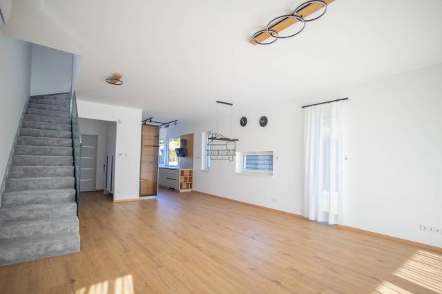 Kiadó ikerház, albérlet, Csömörön 605 E Ft / hó, 4 szobás