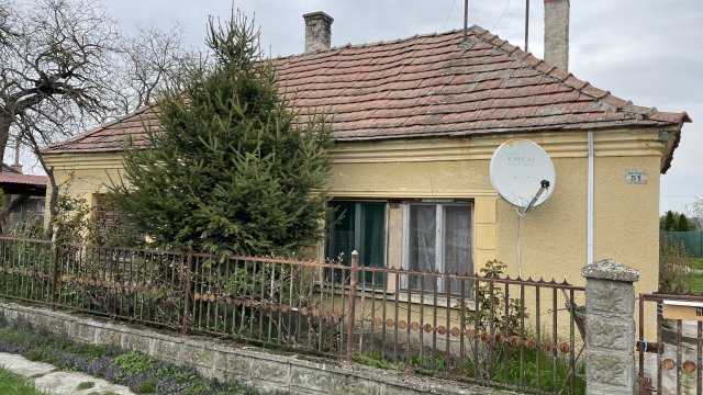 Eladó családi ház, Győrzámolyon 35 M Ft, 2 szobás