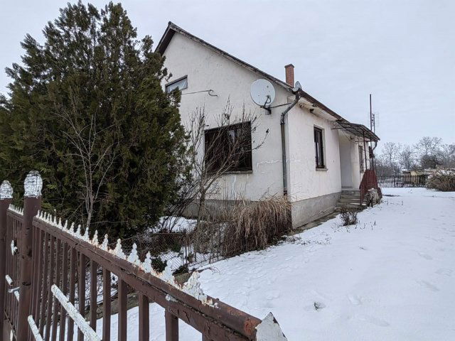 Eladó családi ház, Tiszakeszin 17.9 M Ft, 3 szobás