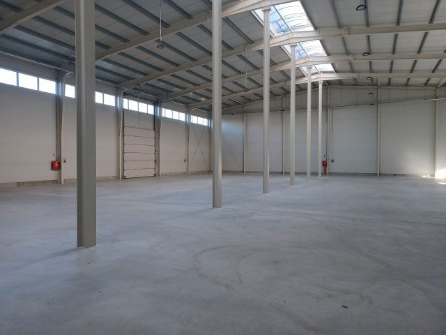 Kiadó ipari ingatlan, Győrött 2100 E Ft / hó