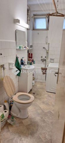Eladó téglalakás, Pécsett 40.8 M Ft, 2 szobás