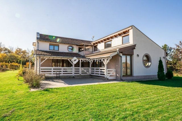 Eladó családi ház, Kecskeméten 185 M Ft, 7 szobás