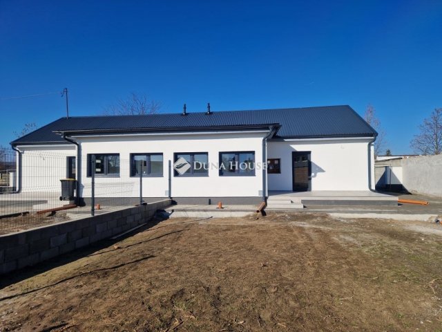 Eladó ikerház, Baján 54 M Ft, 3 szobás / költözzbe.hu