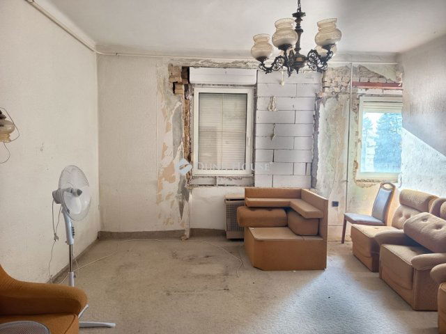 Eladó családi ház, Zsirán 42 M Ft, 3 szobás