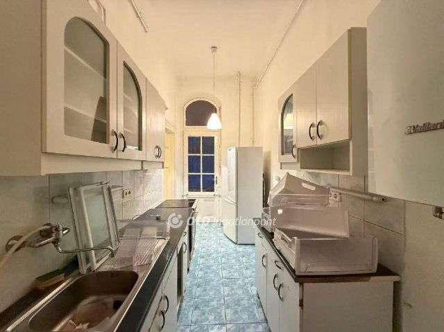 Eladó téglalakás, Budapesten, VIII. kerületben 107 M Ft