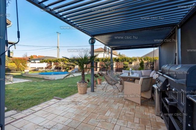 Eladó sorház, Nagytarcsán 126 M Ft, 4 szobás