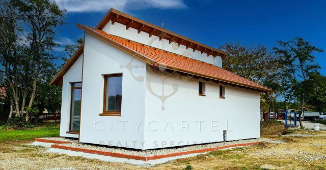 Eladó családi ház, Balatonszárszón 56.5 M Ft, 3 szobás