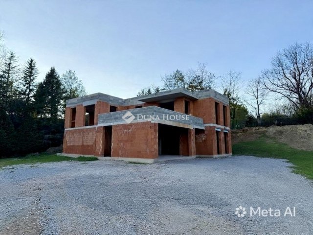 Eladó családi ház, Veszprémben 190.5 M Ft, 5 szobás