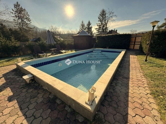 Eladó családi ház, Esztergomban 115 M Ft, 4 szobás