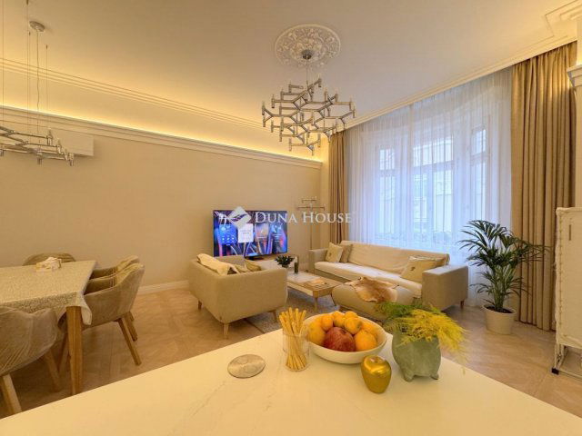 Eladó téglalakás, Budapesten, V. kerületben, Falk Miksa utcában