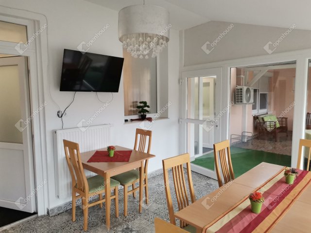 Kiadó családi ház, albérlet, Komáromban 3200 E Ft / hó