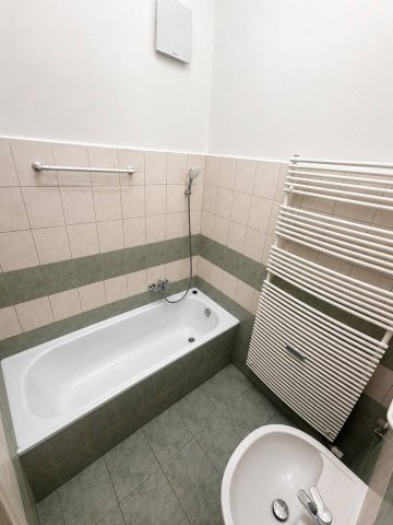 Eladó téglalakás, Keszthelyen 42.9 M Ft, 1 szobás