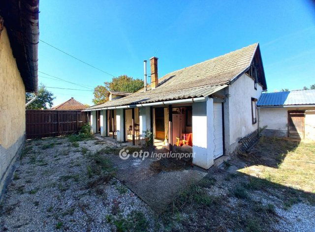 Eladó családi ház, Csongrádon 12 M Ft, 2+1 szobás