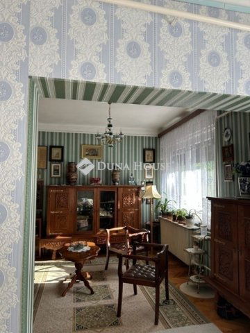 Eladó családi ház, Vácon 110 M Ft, 5 szobás