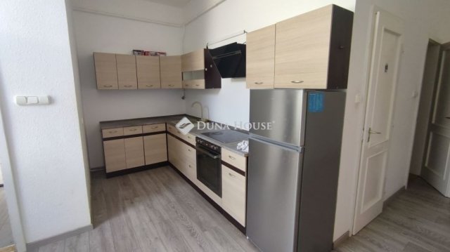 Eladó téglalakás, Kápolnásnyéken 97 M Ft, 3 szobás