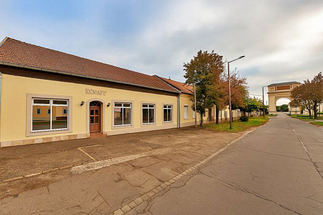 Eladó üzlethelyiség, Vácon 150 M Ft / költözzbe.hu