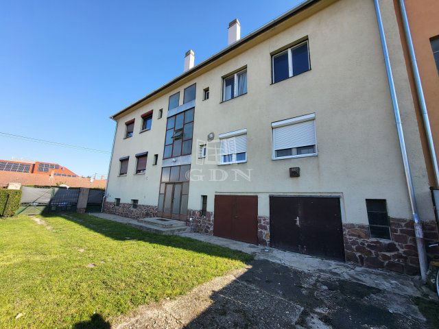 Kiadó téglalakás, albérlet, Szombathelyen 200 E Ft / hó