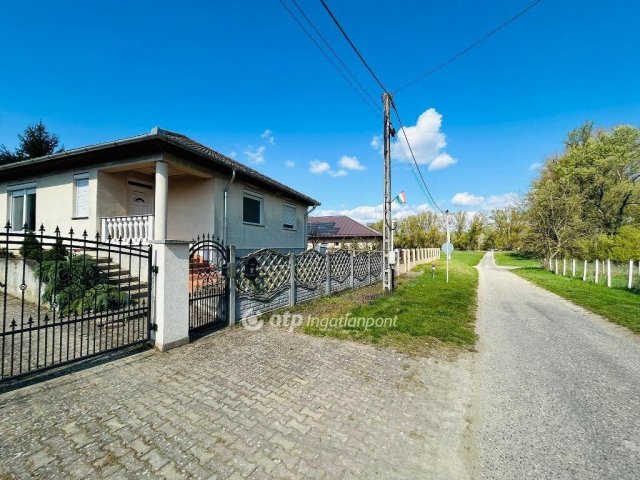 Eladó családi ház, Szabolcson 55 M Ft, 2 szobás