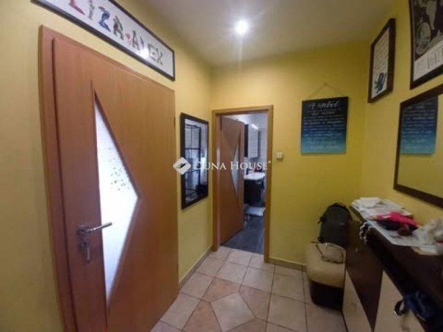 Eladó családi ház, Vecsésen 198.9 M Ft, 6 szobás