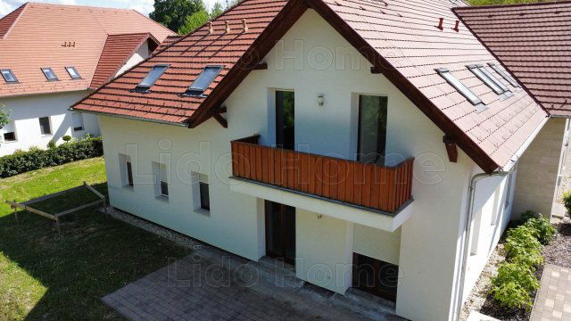 Eladó téglalakás, Zalacsányon 102 M Ft, 5 szobás