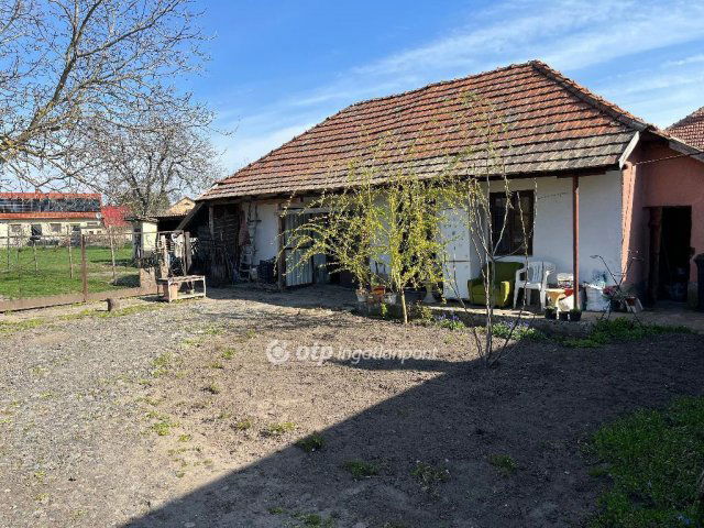 Eladó családi ház, Besenyőtelken 20.9 M Ft, 2 szobás