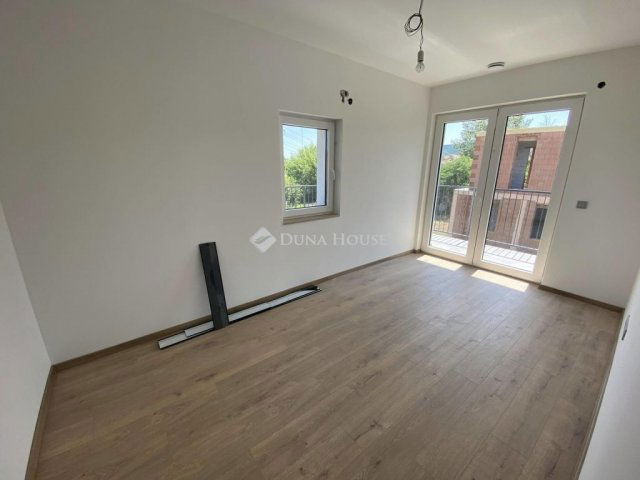 Eladó ikerház, Budapesten, III. kerületben 222.5 M Ft, 4 szobás