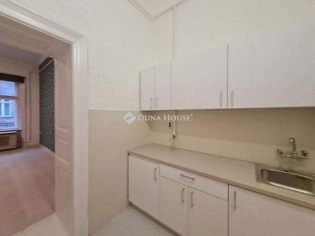 Eladó téglalakás, Budapesten, VIII. kerületben 49.9 M Ft