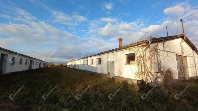 Eladó mezogazdasagi ingatlan, Atkáron 120 M Ft