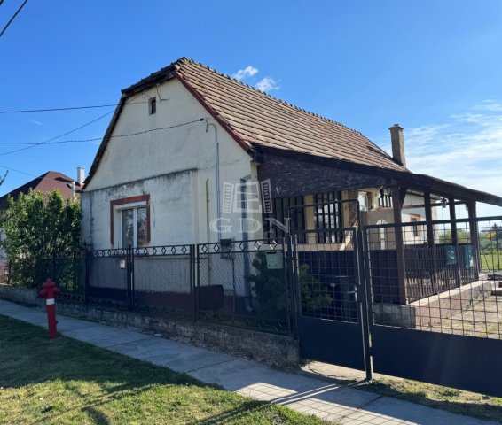 Eladó családi ház, Zámolyon 27.9 M Ft, 2 szobás