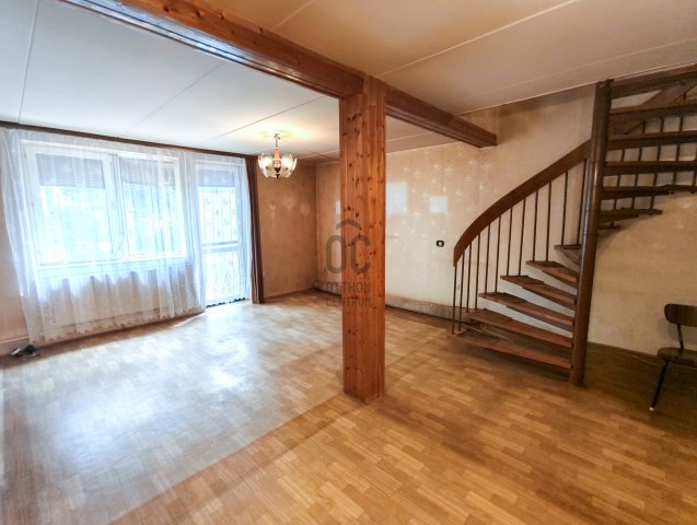 Eladó panellakás, Székesfehérvárott 75 M Ft, 6 szobás
