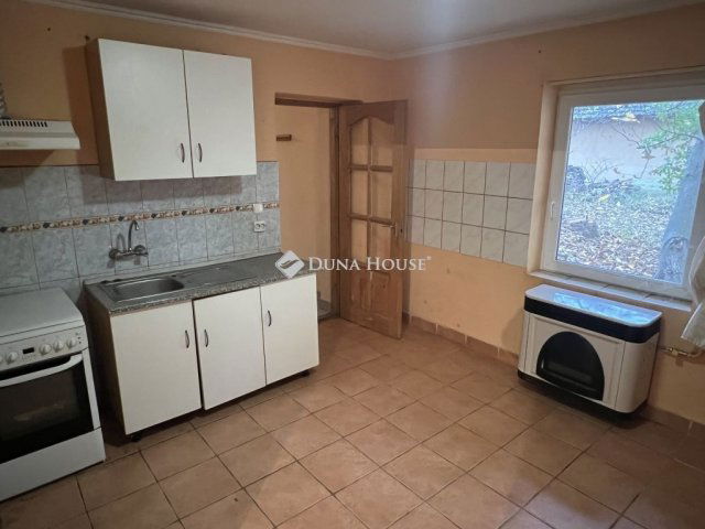 Eladó családi ház, Előszálláson 25 M Ft, 3 szobás