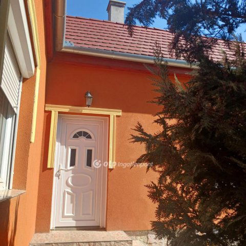 Eladó családi ház, Dombóváron 22.5 M Ft, 2 szobás