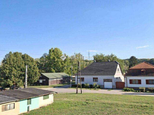 Eladó téglalakás, Nyergesújfaluban 36.9 M Ft, 2 szobás
