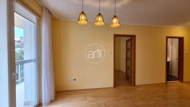 Kiadó téglalakás, albérlet, Szegeden, Teleki utcában, 3 szobás