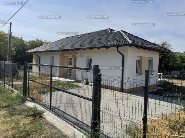 Eladó családi ház, Gödön 149.9 M Ft, 3+2 szobás