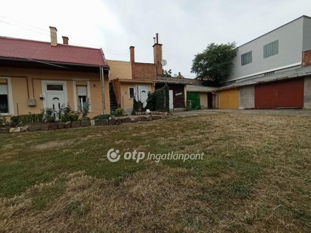 Eladó téglalakás, Gyöngyösön 28.5 M Ft, 1+1 szobás