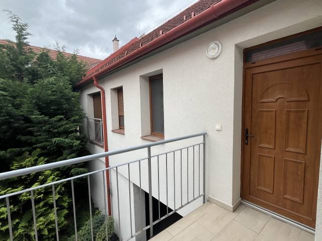 Kiadó téglalakás, albérlet, Pápán 180 E Ft / hó, 2 szobás