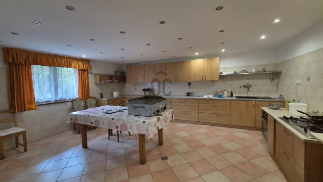 Eladó családi ház, Gombán 340 M Ft, 10 szobás