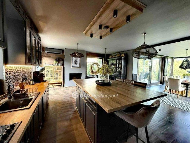 Eladó nyaraló, Tihanyban 499 M Ft, 6 szobás