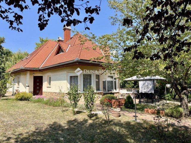 Eladó családi ház, Velencén 179 M Ft, 5 szobás
