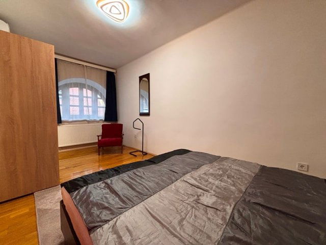 Kiadó téglalakás, albérlet, Pécsett, Ferencesek utcájában