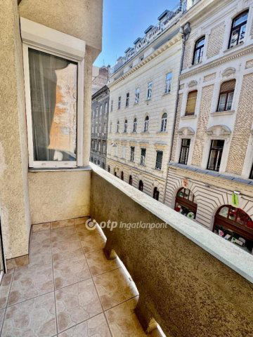 Eladó téglalakás, Budapesten, VI. kerületben 160 M Ft, 3 szobás