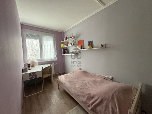 Eladó panellakás, Cegléden 47.9 M Ft, 3 szobás