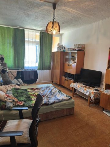 Kiadó panellakás, albérlet, Pécsett 140 E Ft / hó, 3 szobás