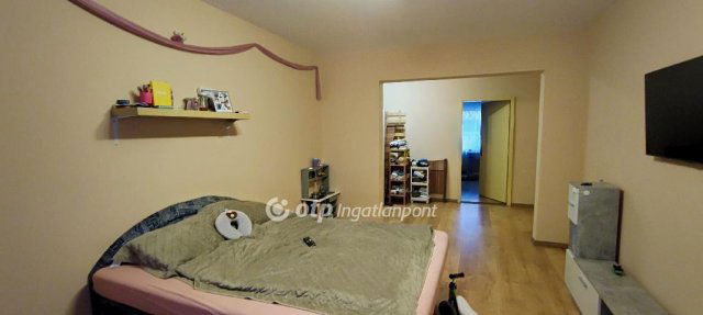 Eladó panellakás, Győrött 51.9 M Ft, 2 szobás