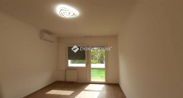 Eladó panellakás, Csongrádon 42.9 M Ft, 3 szobás