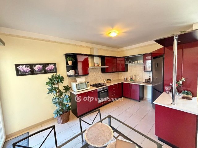 Eladó családi ház, Egerben 99.9 M Ft, 3 szobás