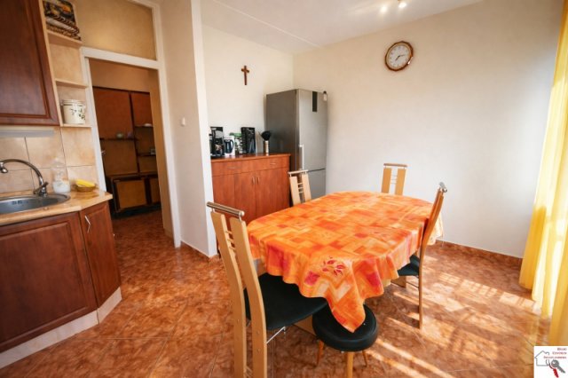 Eladó panellakás, Pécsett 62.9 M Ft, 3+1 szobás