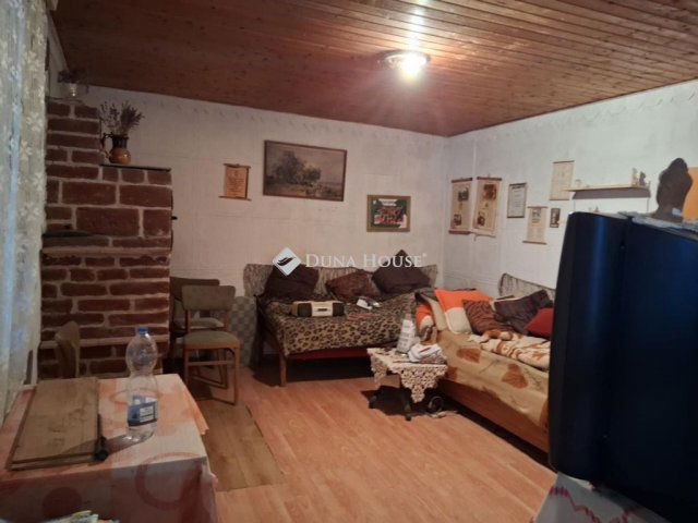 Eladó családi ház, Karádon 11.9 M Ft, 2 szobás